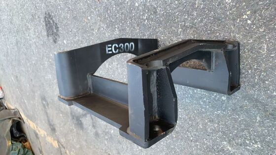 Volvo EC300 Excavator Chain Guard - Original-like Quality + Factory Direct Price, Wear-Resistant Manganese Steel, Anti-Dechain, A Cost-Effective Choice